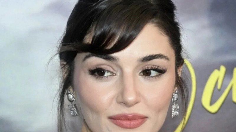 Ханде Эрчелге қатысты дау: актриса әуежайда тексерістен өтті