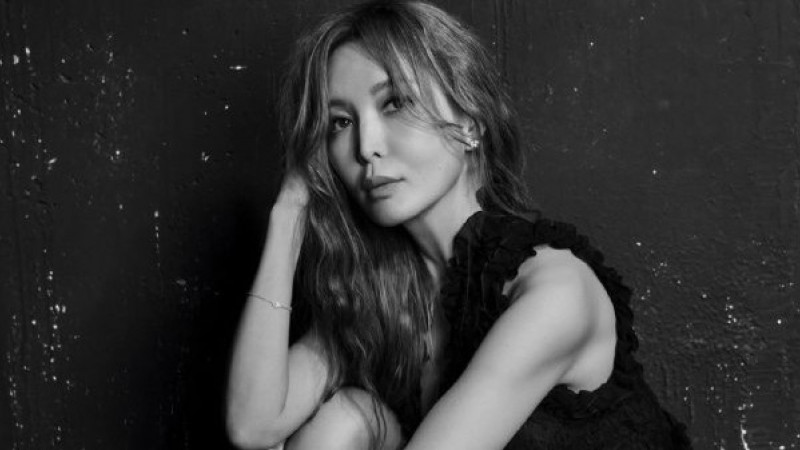 «Назарбаевтың тоқалы» атанған Әсел Исабаева жаңа образымен желіні жарды