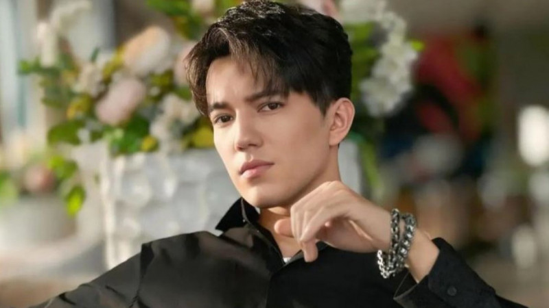 «Маскадағы адам» кім? Азамат Ерғали Димаш Құдайберген болуы мүмкін екенін айтты