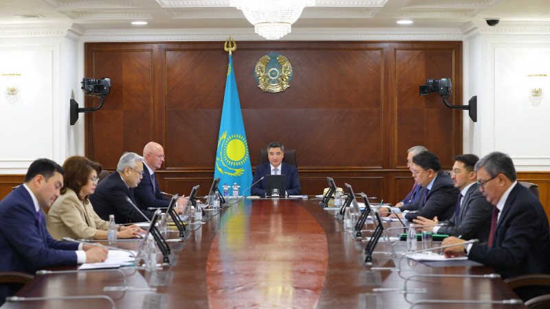 Олжас Бектенов мемлекеттік органдарға Конституцияны түсіндіру жөніндегі іс-шаралар жоспарын жүзеге асыруды тапсырды