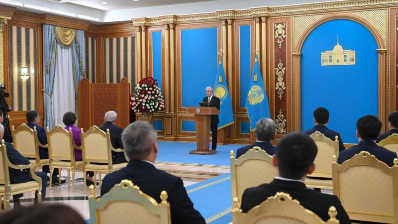 Президент: Қазақ ғылымының болашағы – жастардың қолында