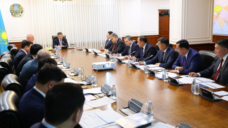 Олжас Бектенов Президенттің көлік-транзиттік әлеуетті дамыту жөніндегі тапсырмаларын жүзеге асыру бойынша кеңес өткізді