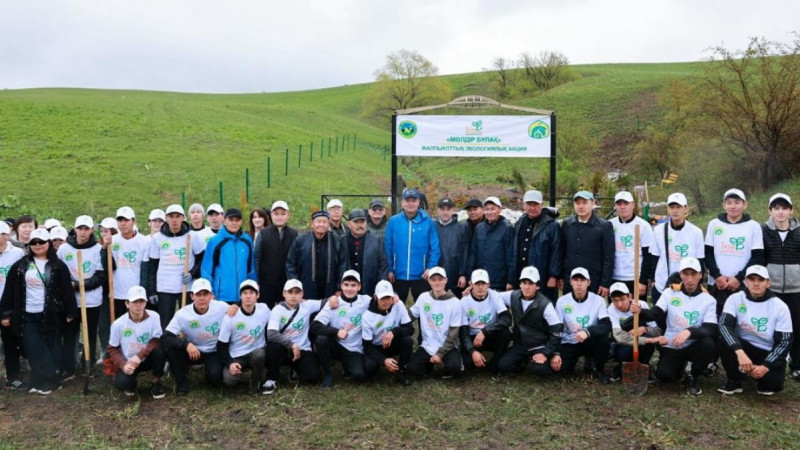 Ербол Қарашөкеев «Мөлдір бұлақ» акциясына қатысты