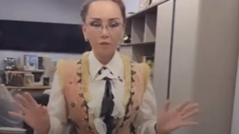 Баян Алагөзова «Қыз Жібек» фильміндегі тарихи қамзолды иеленді