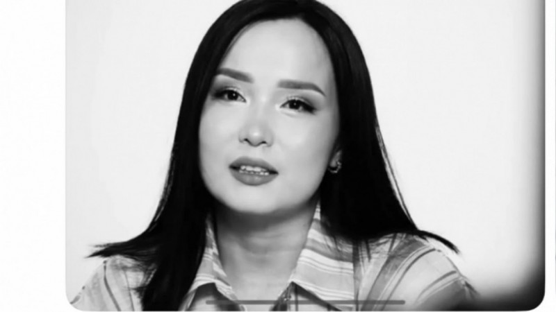 «Жобаның әке-шешесі»: Жұлдыз Өмірғали KeshYOU продюсерлерінің қамқорлығын көзіне жас алып еске алды