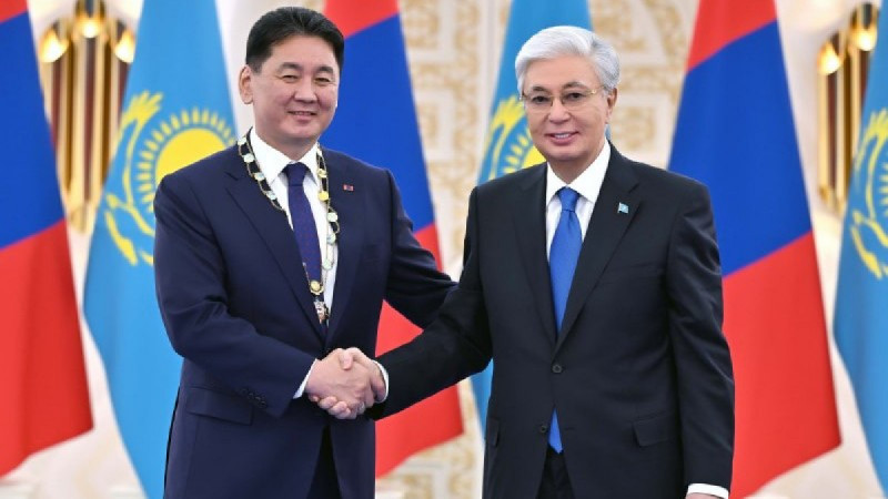 Қасым-Жомарт Тоқаев Моңғолия Президенті Ухнаагийн Хурэлсухты «Алтын Қыран» орденімен марапаттады