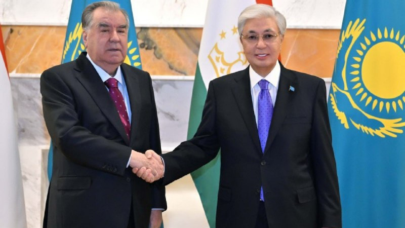Мемлекет басшысы Тәжікстан Президенті Эмомали Рахмонмен кездесу өткізді
