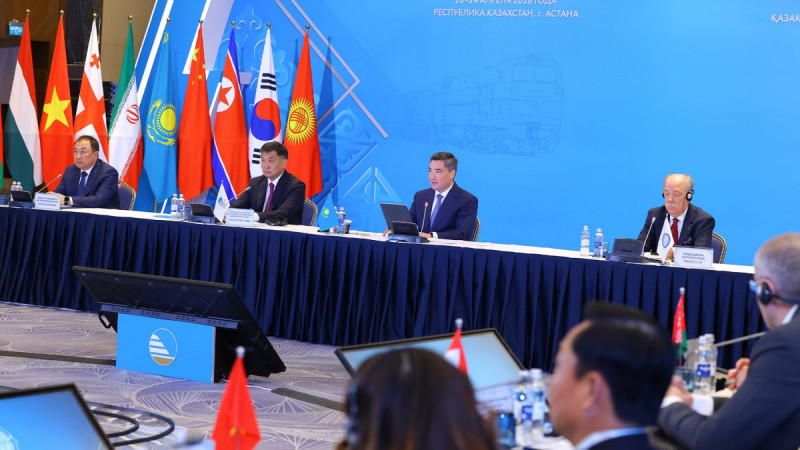 Алдағы 4 жылда Қазақстан 5 мың шақырым жаңа теміржол салады – Олжас Бектенов ТЖЫҰ конференциясының отырысында