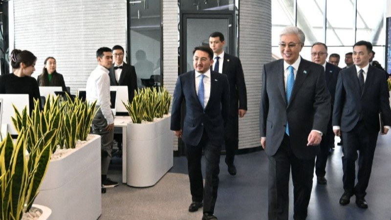 Президент Қасым-Жомарт Тоқаев Alem.ai халықаралық жасанды интеллект орталығын аралап көрді