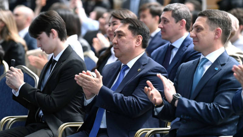 Президент: «Жаппай цифрландыру және жасанды интеллектіні енгізу елімізді жан-жақты жаңғыртудың негізгі факторларының бірі саналады»