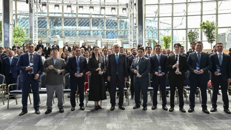 Мемлекет басшысы жасанды интеллект саласындағы alem.ai battle ұлттық байқауы мен мемлекеттік органдар арасындағы AI Governance Cup байқауының жеңімпаздарын марапаттады