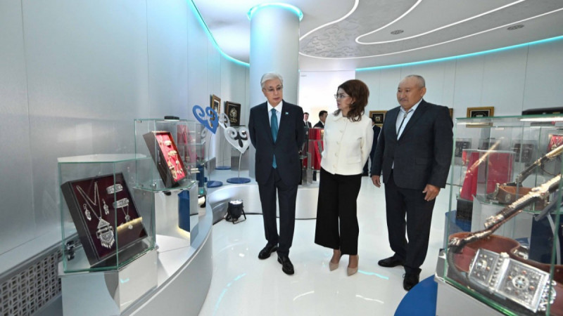 Президент Креативті индустрияны дамыту қорының кеңсесін аралап көрді