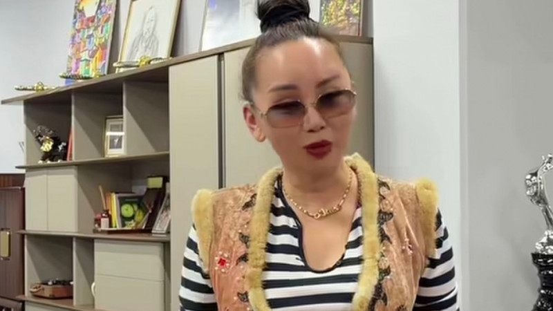 Баян Алагөзова Меруерт Өтекешоваға ай сайын 1 млн теңге төлеп тұратынын айтты