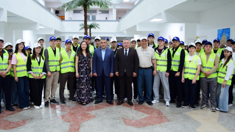 ҚазҰСШИУ жастары министрмен еркін форматта сұхбаттасты