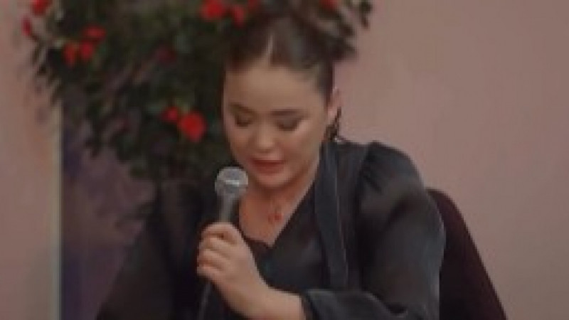 «Қолында түгі жоқ жігітке тұрмысқа шықтым»: Мөлдір Мұқанның сөзі қызу талқыланды