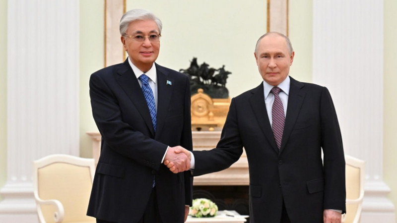 Қасым-Жомарт Тоқаев Владимир Путинмен кездесу өткізді