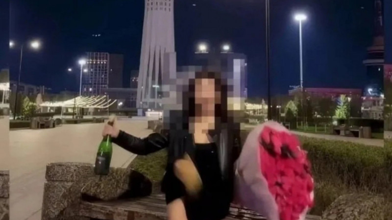 «Бәйтерек» маңында тренд видео түсірген блогерге айыппұл салынды