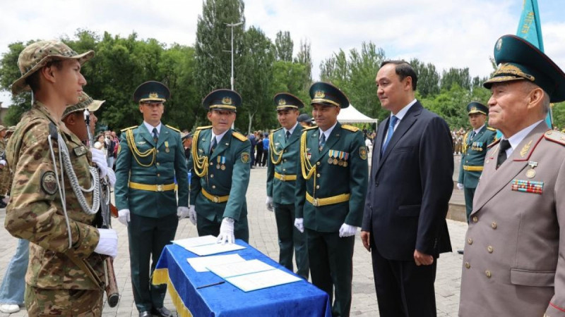 Ербол Қарашөкеев жас сарбаздардың ант қабылдау рәсіміне қатысты