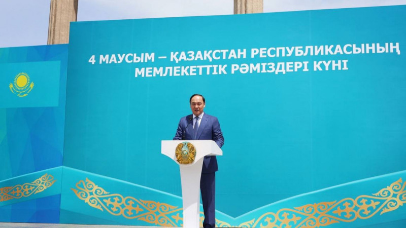 Ербол Қарашөкеев жамбылдықтарды Мемлекеттік рәміздер күнімен құттықтады