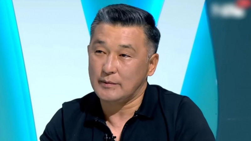 «Ақынға тиіспеңдер!»: Алмат Сақатов Мақсат Ақановқа араша түсті