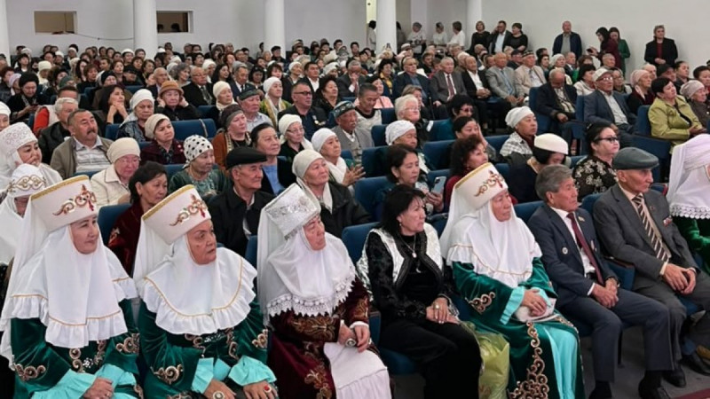 Таразда Қарттар күніне орай «Әуенге арналған ғұмыр» концерті өтті