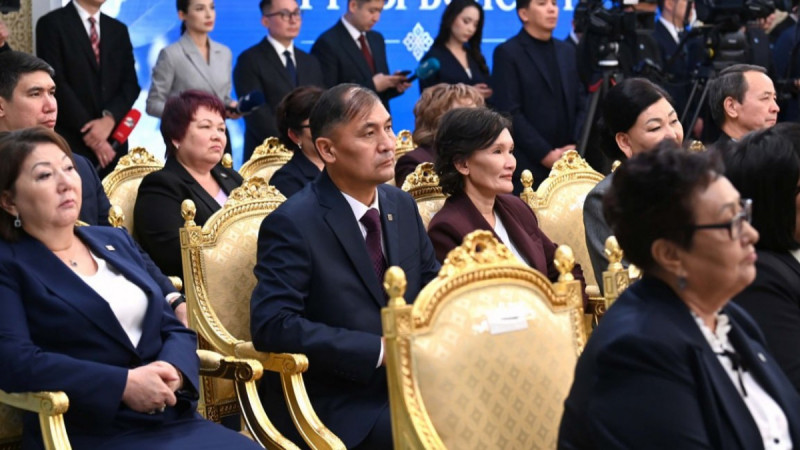Президент: «Көзі ашық, көкірегі ояу, тәрбиелі, заңға бағынатын адал азаматтар ең алдымен мектептегі мұғалімнен тәлім алады»